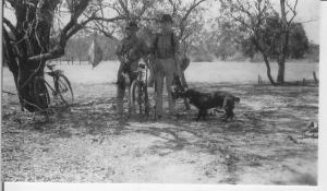 Bill Pearson and mate, after duck hunting, probably Lock 7 c 1931